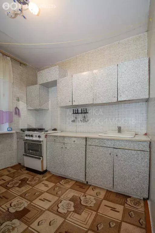 1-комнатная квартира: Тюмень, улица Домостроителей, 2 (34 м) - Фото 1