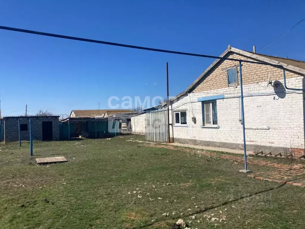 Дом в Калмыкия, Октябрьский район, пос. Мирный ул. Городовикова, 5 (51 ... - Фото 1