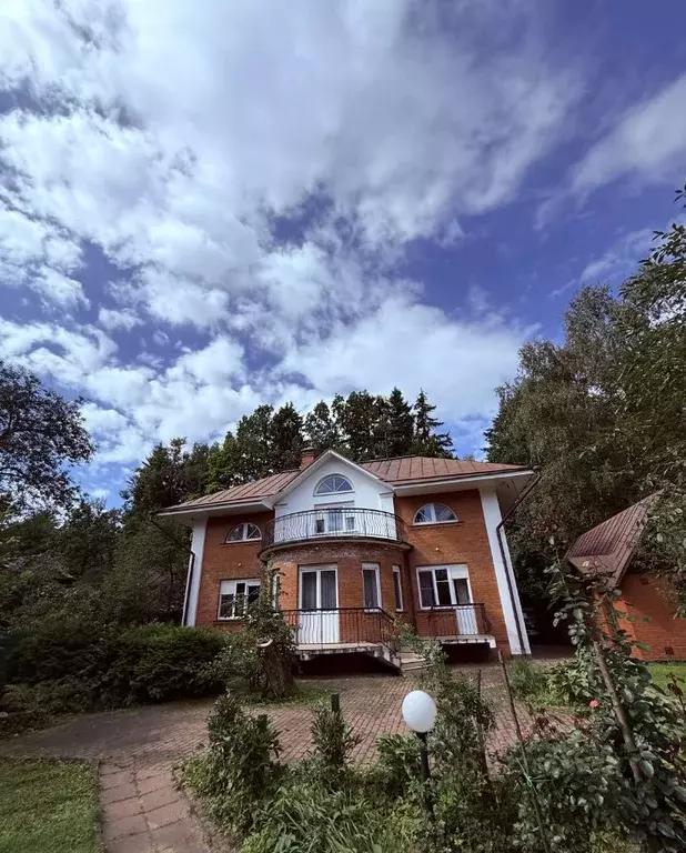 Дом в Московская область, Одинцовский городской округ, с. Жаворонки ... - Фото 1