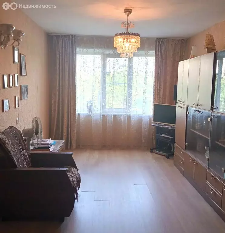 3-комнатная квартира: Челябинск, улица Братьев Кашириных, 106 (64.8 м) - Фото 0