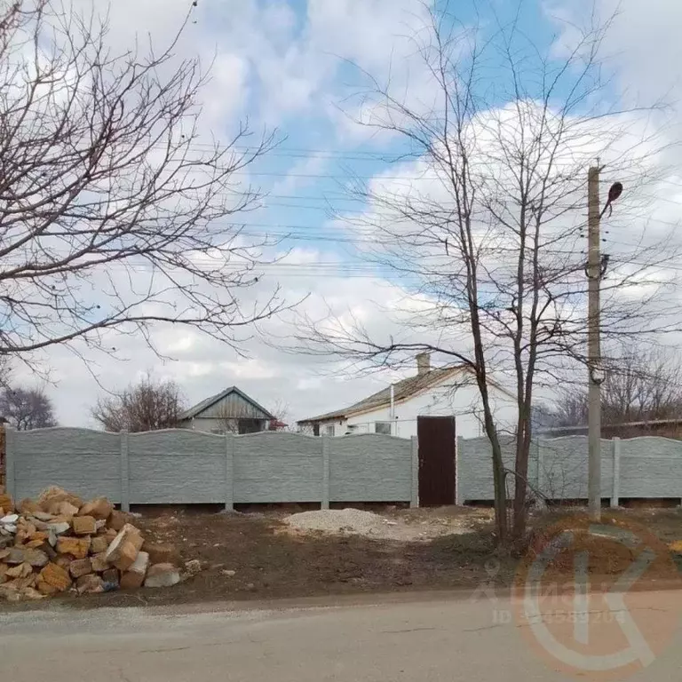 Дом в Крым, Сакский район, Митяевское с/пос, с. Шелковичное ул. ... - Фото 0