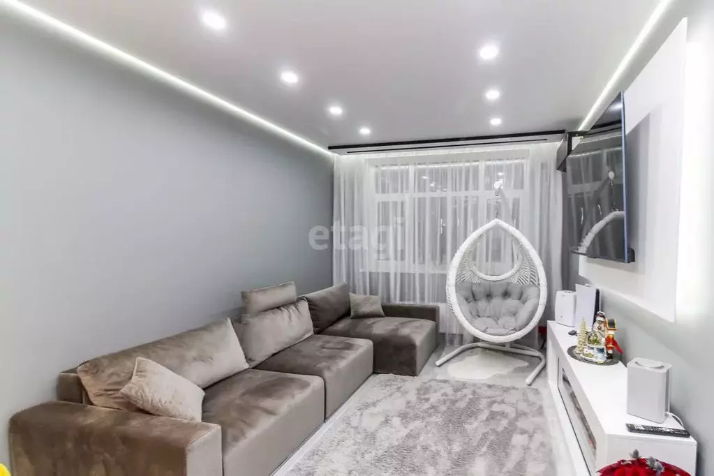 2-к кв. Тюменская область, Тюмень ул. Тимофея Чаркова, 87 (70.0 м) - Фото 1