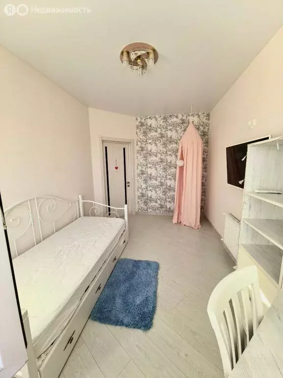 3-комнатная квартира: Саратов, улица имени Г.К. Орджоникидзе, 44 (88 ... - Фото 1