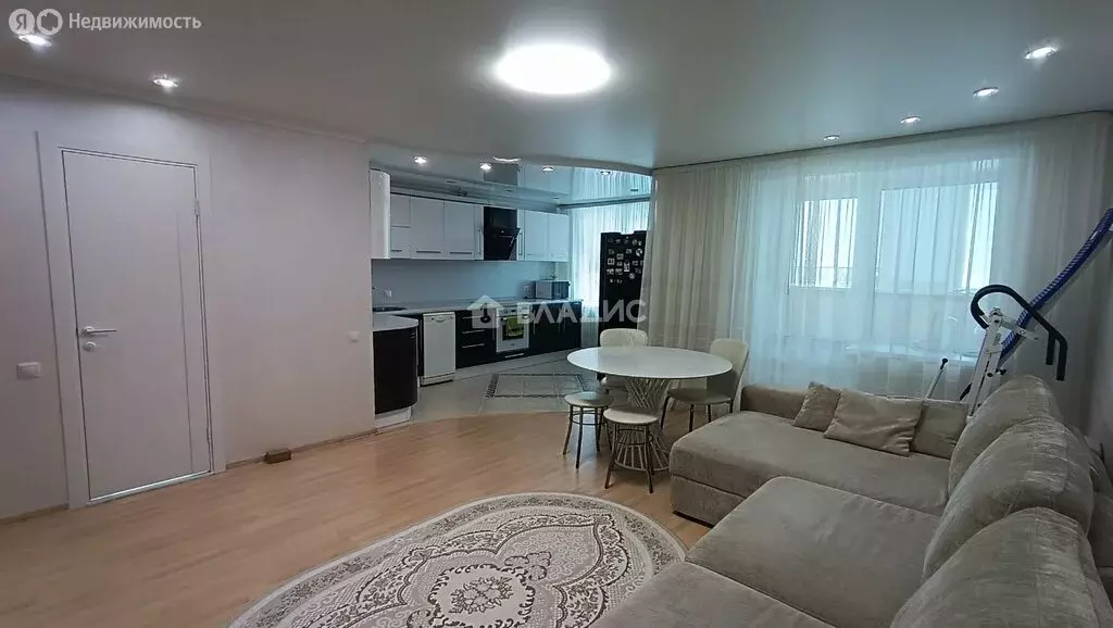 3-комнатная квартира: Тобольск, 7-й микрорайон, 46Б (82.2 м) - Фото 0