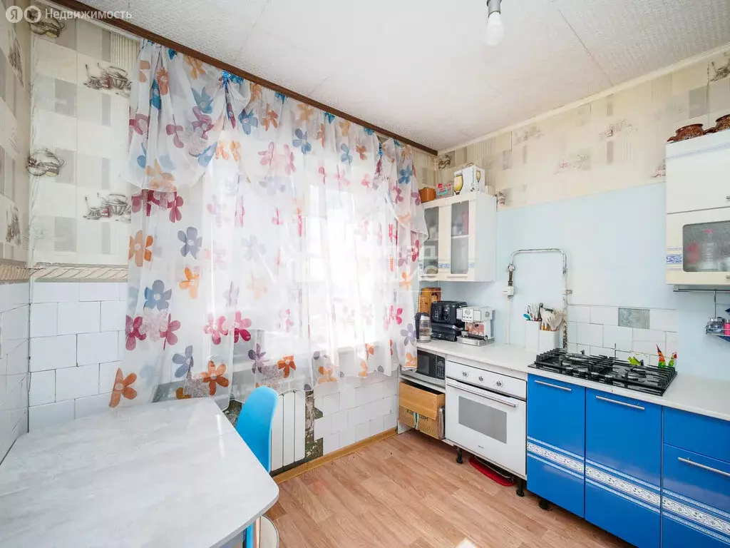 3-комнатная квартира: Омск, улица Володарского, 120 (63 м) - Фото 1