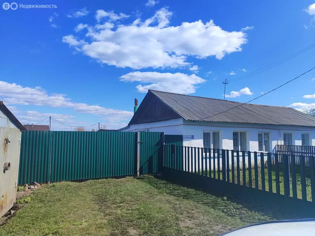 3-комнатная квартира: село Красная Башкирия, Октябрьская улица, 63/1 ... - Фото 1