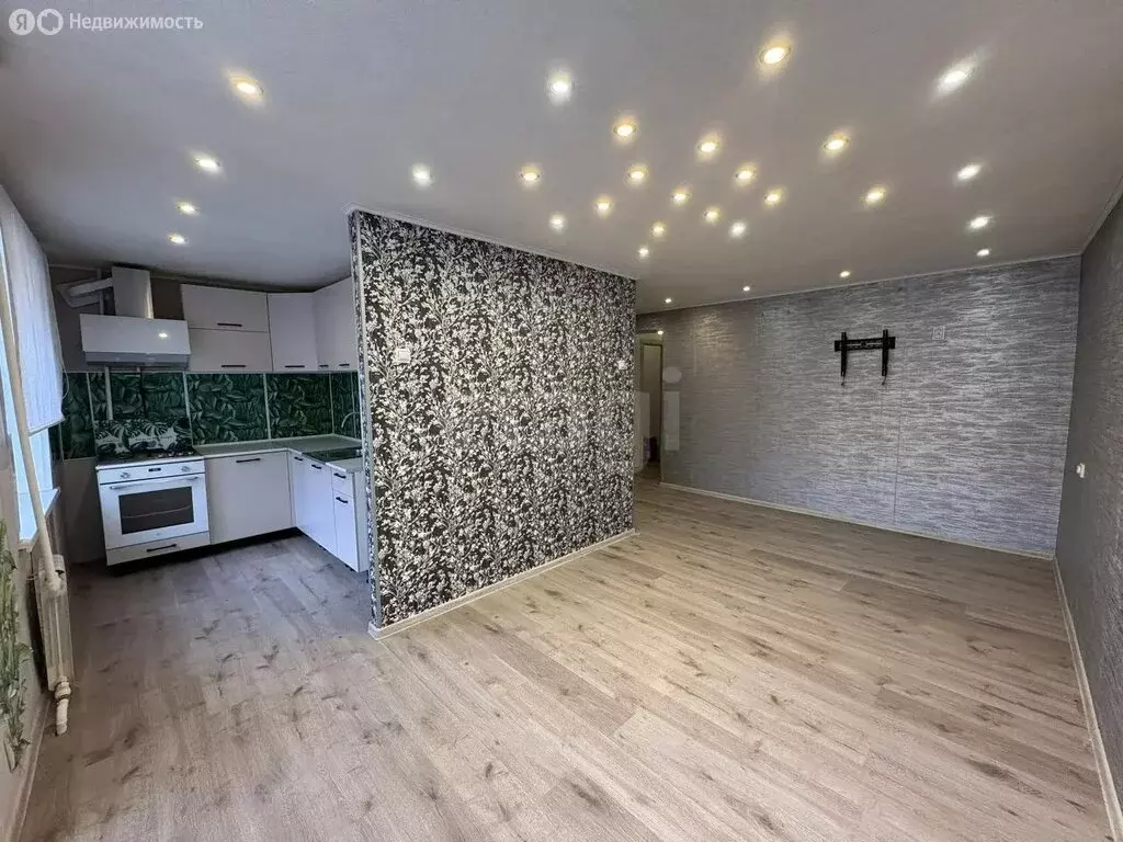 3-комнатная квартира: Качканар, 10-й микрорайон, 6 (60.2 м) - Фото 1