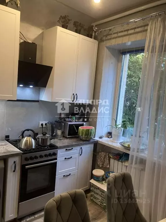 2-к кв. Омская область, Омск Тарская ул, 151А (58.2 м) - Фото 0