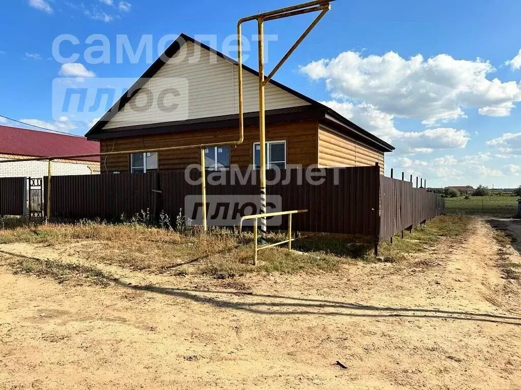 Дом в Астраханская область, Володарский район, с. Актюбе ул. Жукова, 4 ... - Фото 1