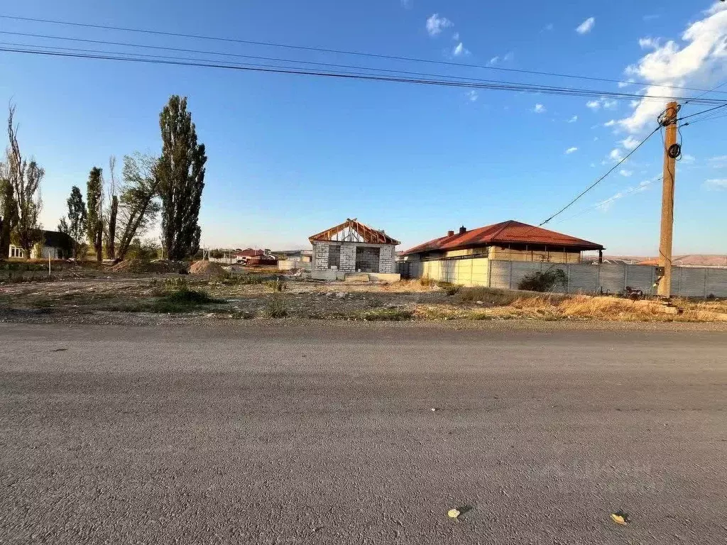 Дом в Крым, Симферопольский район, Добровское с/пос, с. Заречное ул. ... - Фото 1