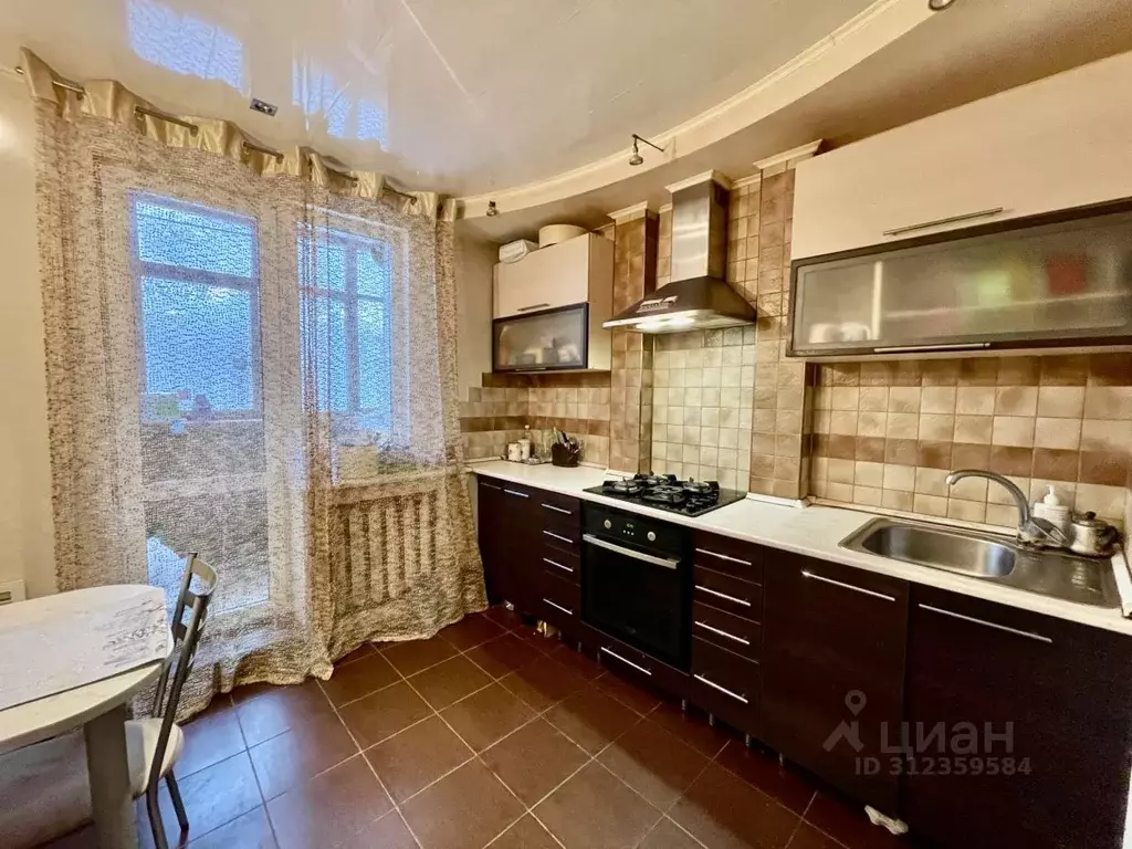 2-к кв. Кировская область, Киров ул. Пятницкая, 28 (53.0 м) - Фото 0