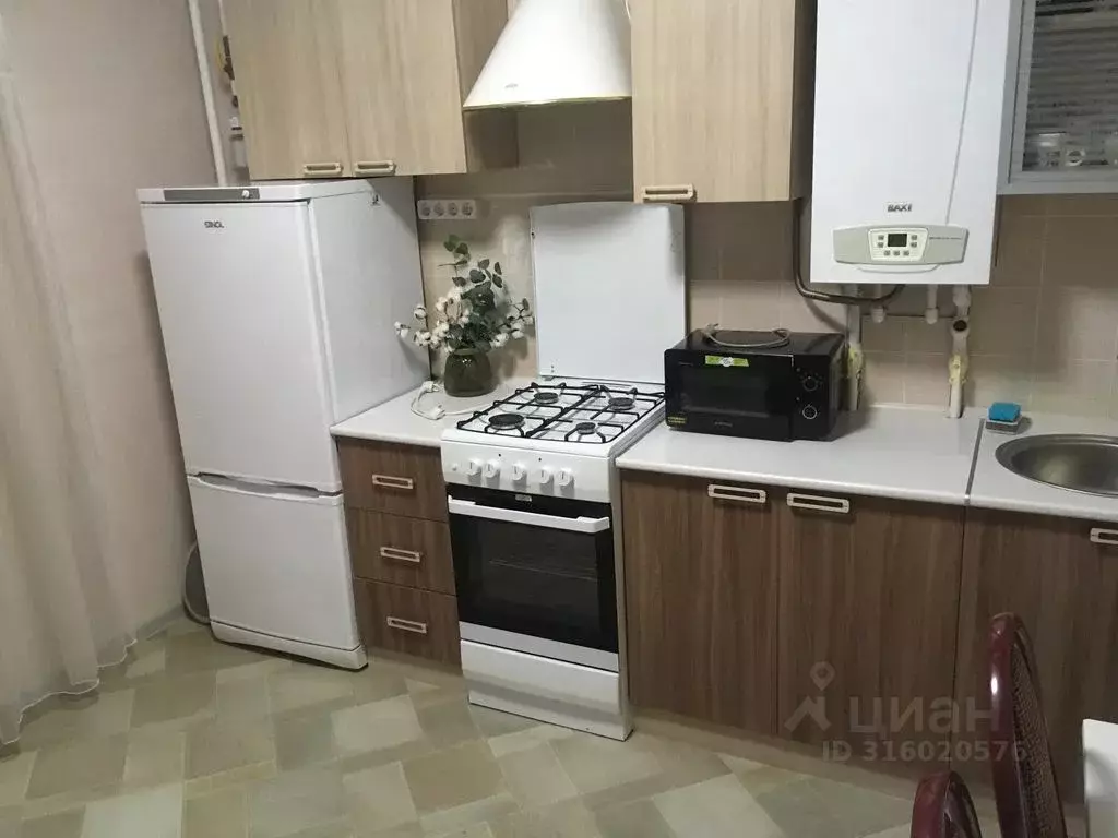 1-к кв. Краснодарский край, Ейск Коммунистическая ул., 17 (40.0 м) - Фото 0