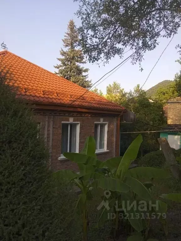 Дом в Ставропольский край, Железноводск ул. Розы Люксембург, 34 (100 ... - Фото 0