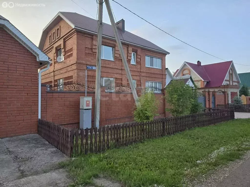 Дом в село Новая Отрадовка, улица Мира (208 м) - Фото 1