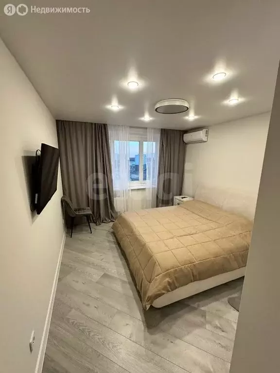 2-комнатная квартира: Тюмень, улица Валентины Трофимовой, 13 (67 м) - Фото 1