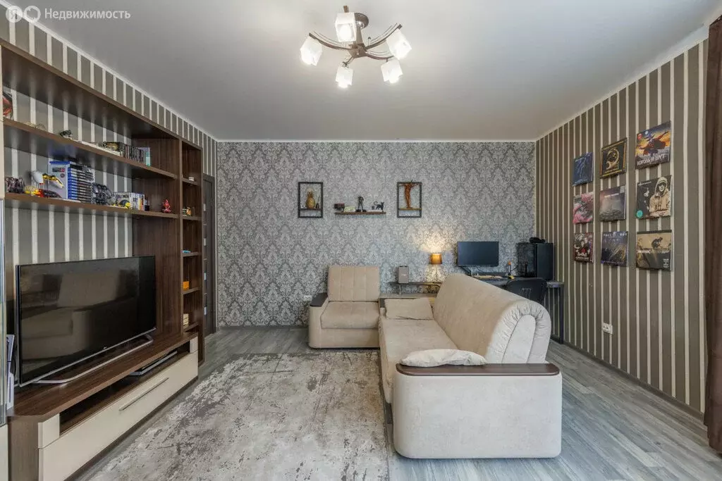 2-комнатная квартира: Брянск, Авиационная улица, 17к1 (70.7 м) - Фото 0