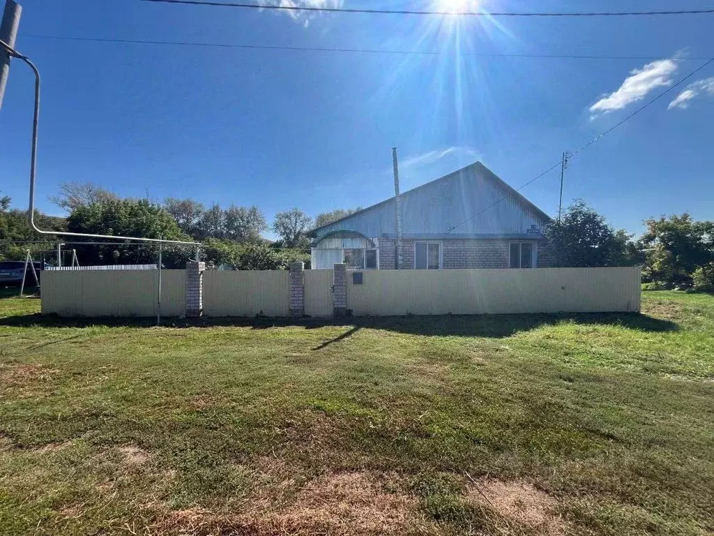 Дом в Оренбургская область, Переволоцкий район, с. Япрынцево Заречная ... - Фото 1