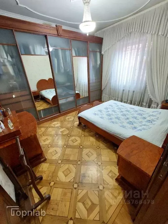 Дом в Кабардино-Балкария, Нальчик ул. Калмыкова, 1 (340 м) - Фото 1