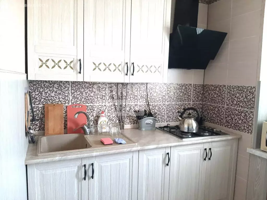 3-комнатная квартира: Тихорецк, улица Меньшикова, 81 (55 м) - Фото 0