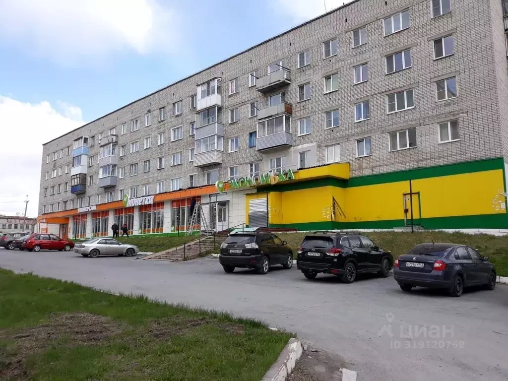 Торговая площадь в Кемеровская область, Топки ул. Луначарского, 1 ... - Фото 1