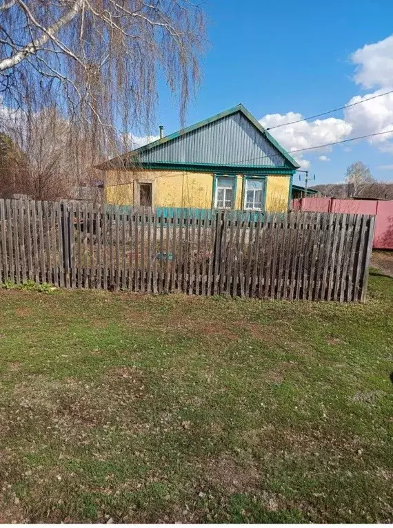 Дом в Оренбургская область, Кувандык пос. Кашкук, Ленская ул., 20 (50 ... - Фото 0