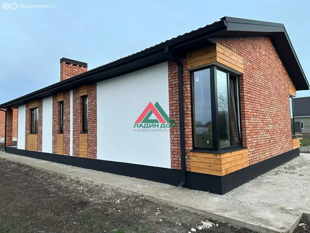 Дом в Динской район, село Красносельское (138 м) - Фото 1