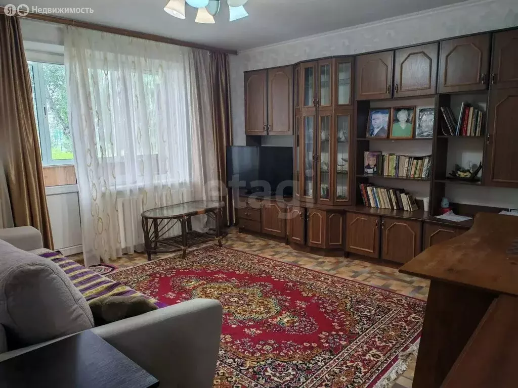 3-комнатная квартира: Альметьевск, улица Гафиатуллина, 31 (68.9 м) - Фото 1
