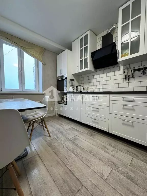 2-к кв. Омская область, Омск бул. Архитекторов, 1б (60.0 м) - Фото 1