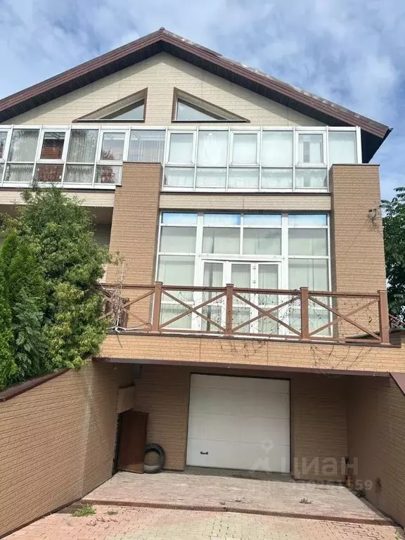 Коттедж в Кемеровская область, Кемерово 15-й мкр, 5-й кв-л,  (425 м) - Фото 1