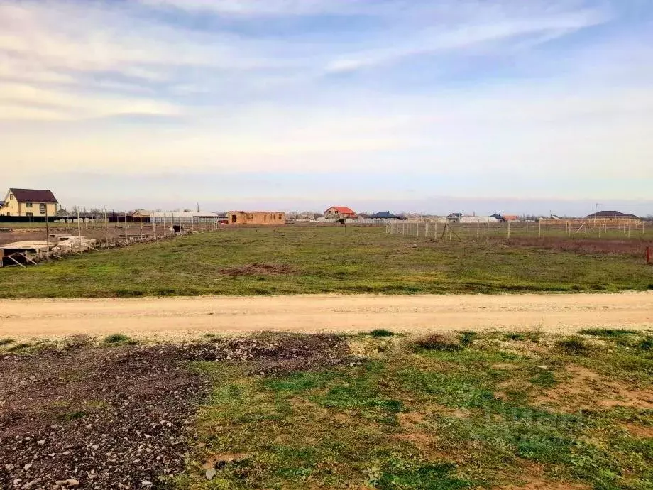 Участок в Крым, Симферопольский район, Гвардейское с/пос, с. Красная ... - Фото 1