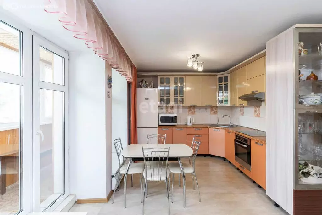 2-комнатная квартира: Тюмень, улица Василия Гольцова, 10 (73.6 м) - Фото 2