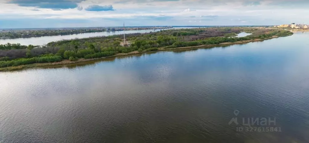 Участок в Астраханская область, Наримановский район, с. ... - Фото 1