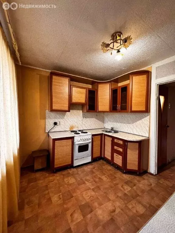 3-комнатная квартира: Братск, жилой район Гидростроитель, Вокзальная ... - Фото 0