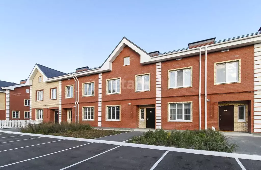 Таунхаус в Тюменская область, Тюмень ул. Алексея Рогожина (90 м) - Фото 1