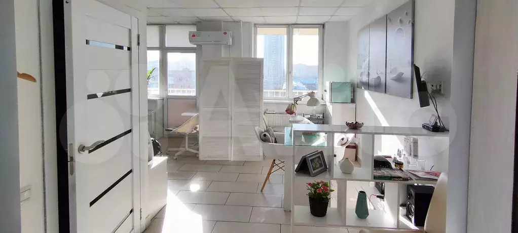 Продам офис 25 м + 7 м балкон, возле метро - Фото 1