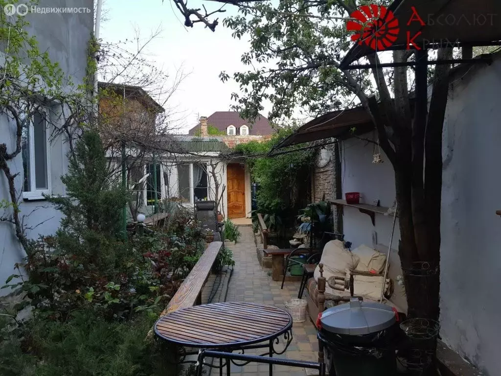 Дом в Феодосия, улица Гарнаева, 20 (200 м) - Фото 1