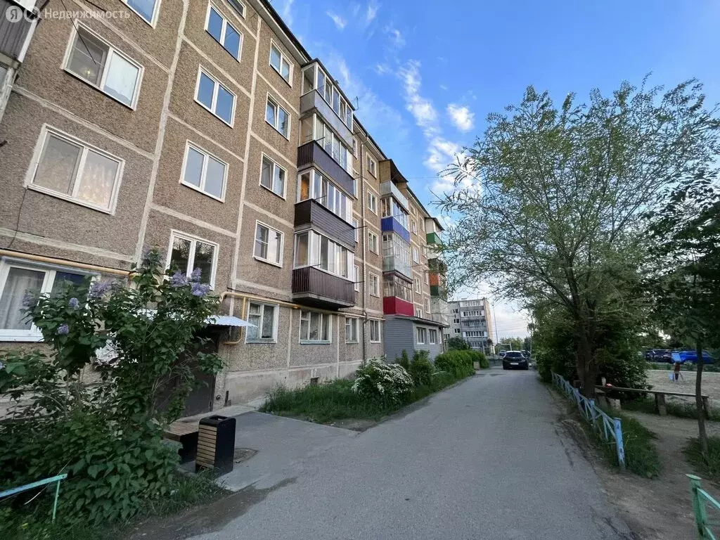 3-комнатная квартира: село Высокая Гора, Юбилейная улица, 2 (56.9 м) - Фото 0