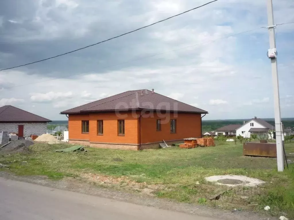 Дом в Белгородская область, Старооскольский городской округ, с. ... - Фото 1