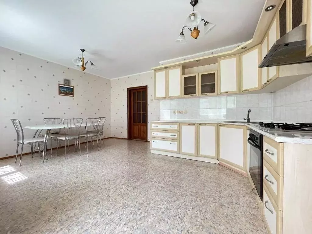 4-к кв. Крым, Алушта ул. Юбилейная, 14 (179.0 м) - Фото 1