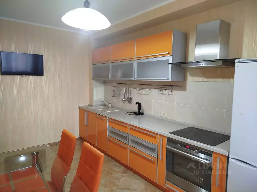3-к кв. Тюменская область, Тюмень ул. Чернышевского, 2б (90.0 м) - Фото 0