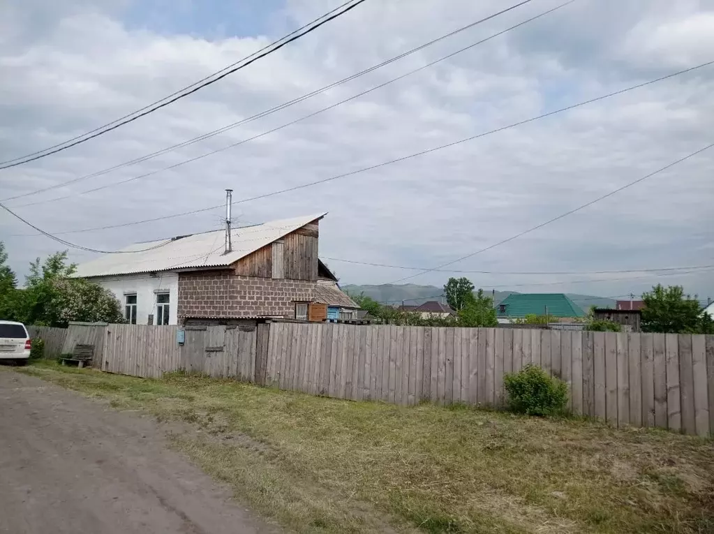 Дом в Хакасия, Усть-Абакан рп ул. С.А. Есенина (28 м) - Фото 1