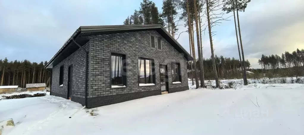 Дом в Коми, Сыктывкар городской округ, Краснозатонский пгт ул. ... - Фото 1