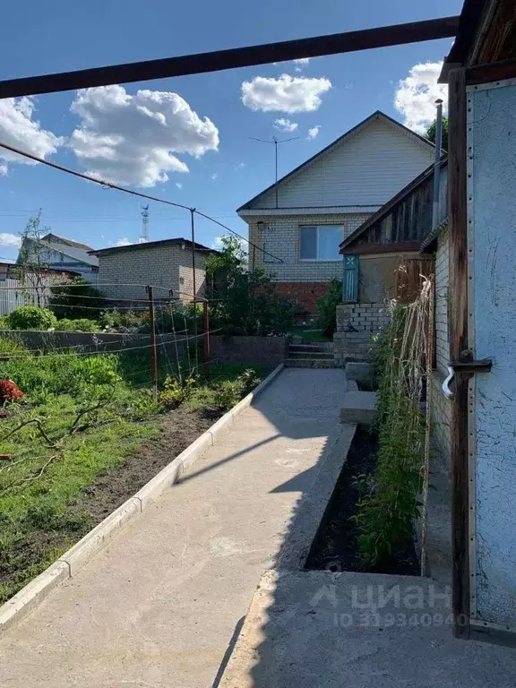 Дом в Саратовская область, Базарно-Карабулакский район, Алексеевское ... - Фото 1
