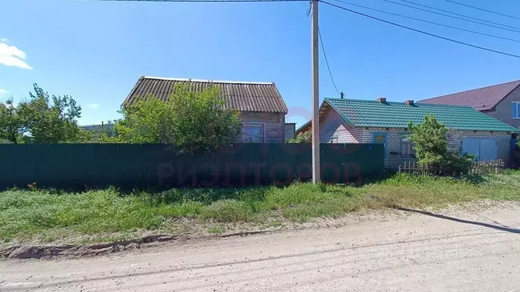 Дом в Волгоградская область, Среднеахтубинский район, Фрунзенское ... - Фото 0