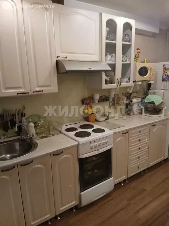 3-комнатная квартира: Жигулёвск, посёлок Александровское Поле, улица ... - Фото 1