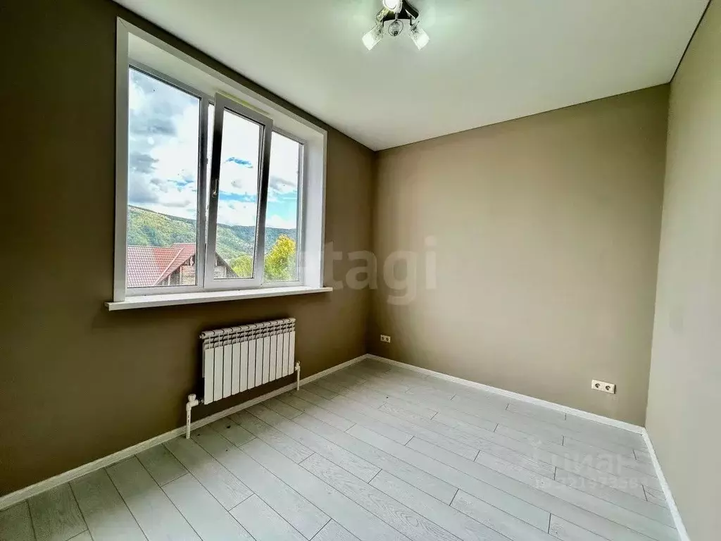 Дом в Алтай, Горно-Алтайск ул. Белинского, 35 (105 м) - Фото 1