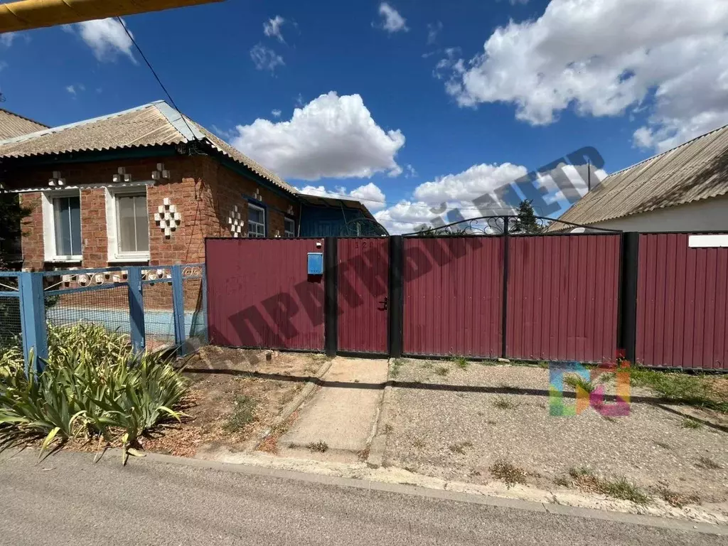 Дом в Калмыкия, Элиста ул. Чернышевского (72 м) - Фото 1