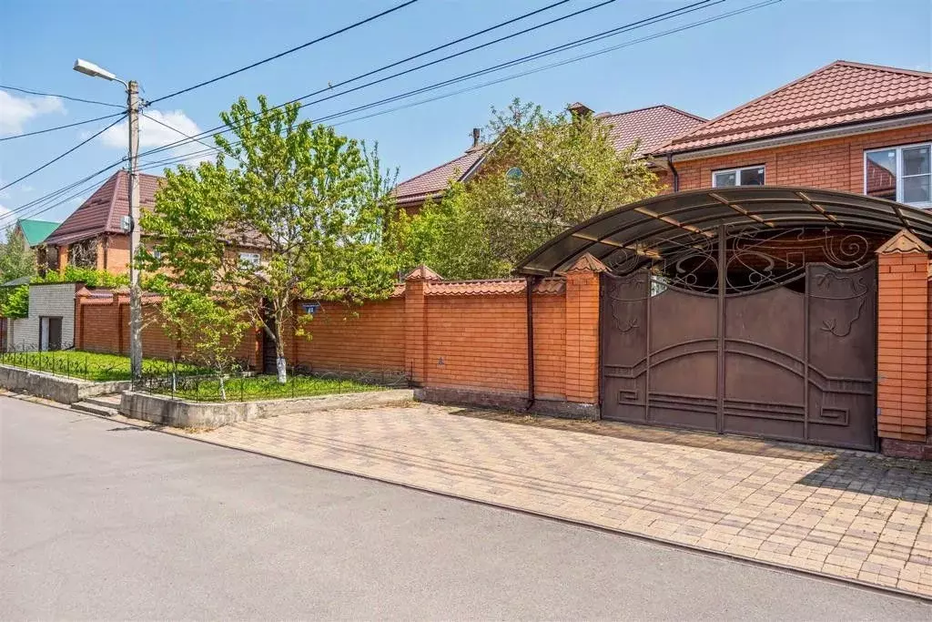 Дом в Ставропольский край, Ставрополь № 33 мкр, ул. Пазарджикская, 42 ... - Фото 1