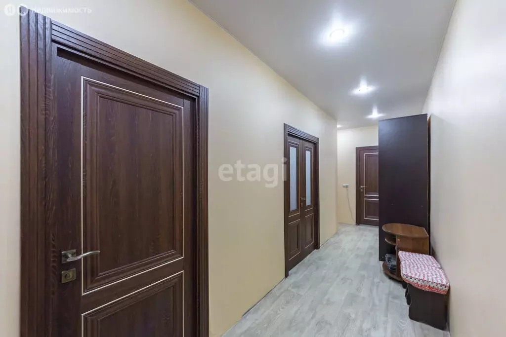 2-комнатная квартира: Тюмень, улица Монтажников, 8 (61.2 м) - Фото 2