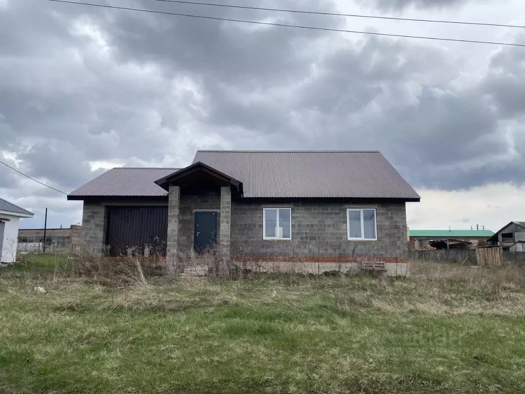 Дом в Башкортостан, Ишимбайский район, Урман-Бишкадакский сельсовет, ... - Фото 1